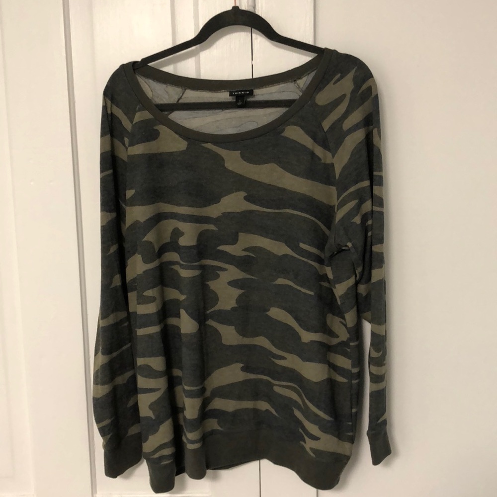 Cute TORRID Camo top! Size 1!
